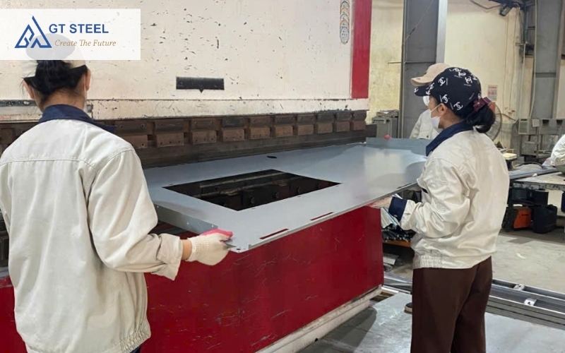 Công đoạn hàn và lắp ráp