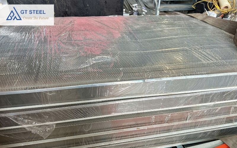 Cửa chớp thông gió có lưới 