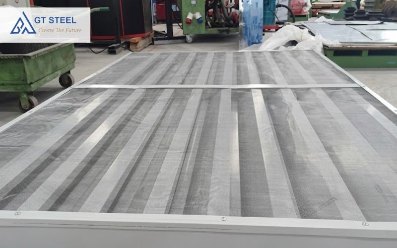 Cửa chớp thông gió có lưới 