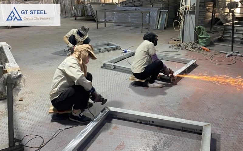 xử lý bề mặt và kiểm tra chất lượng