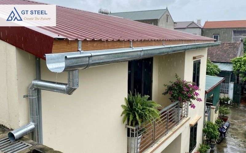 Máng tôn thoát nước