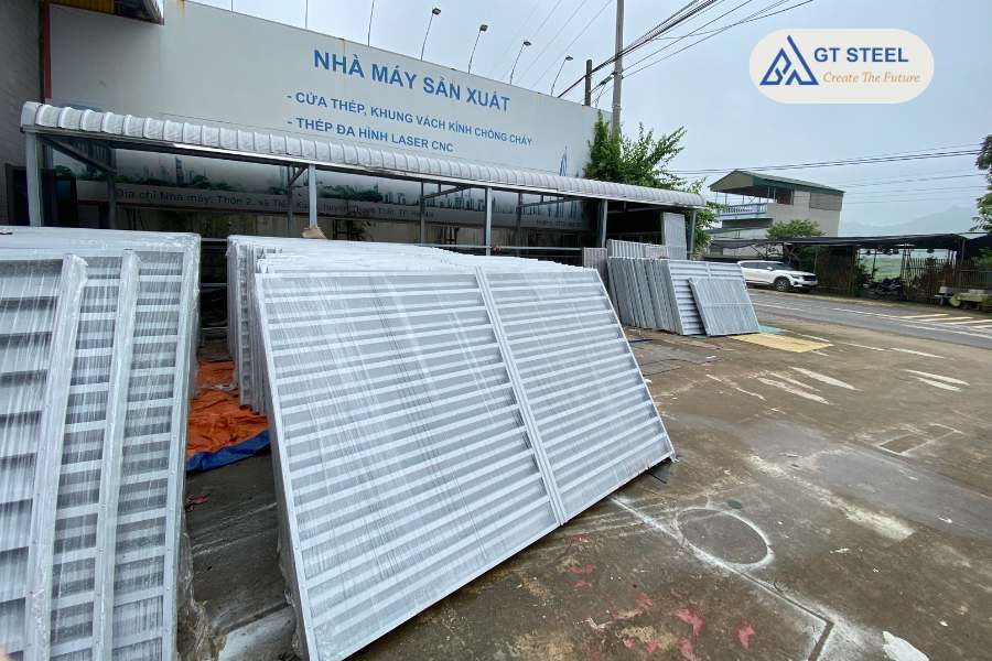 Nhiều doanh nghiệp đang chuyển hướng sang giải pháp thông minh, tiết kiệm năng lượng hơn đó chính là cửa chớp nhà máy. Cùng Gia Thái đi tìm hiểu ngay nhé.