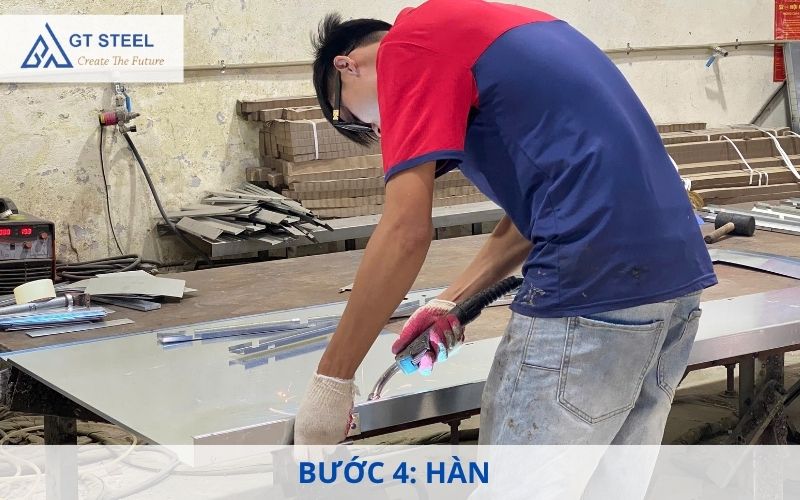 hàn cửa thép chống cháy