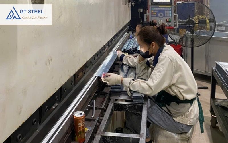 cắt chấn kim loại