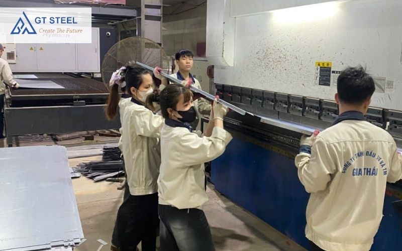 gia công cắt chấn kim loại