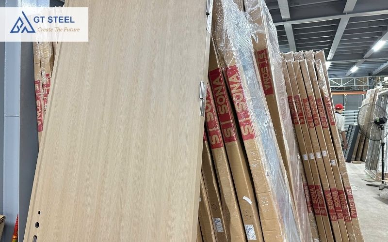 cửa thép vân gỗ