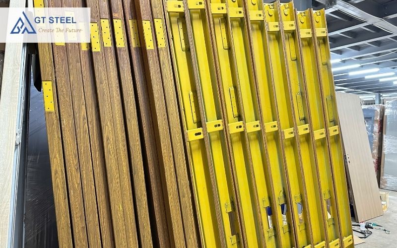 cửa thép vân gỗ