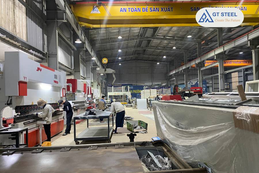 Giải Mã Chi Phí Lắp Đặt Cửa Thép Chống Cháy