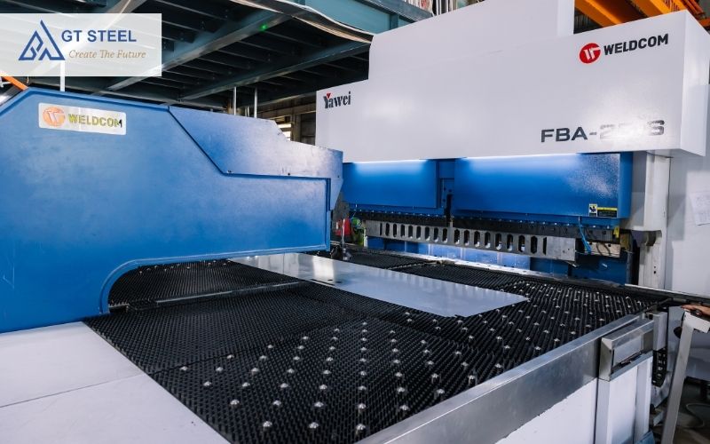 Máy chấn gấp tôn tự động CNC