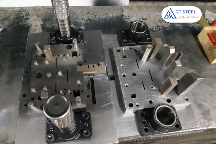 Những Lưu Ý Khi Sử Dụng Khuôn Đột CNC