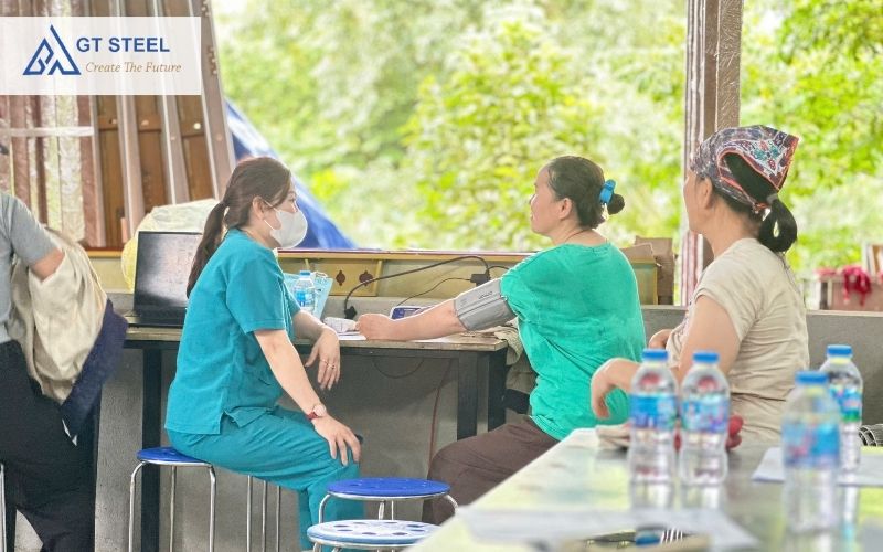 tiêm vắc xin