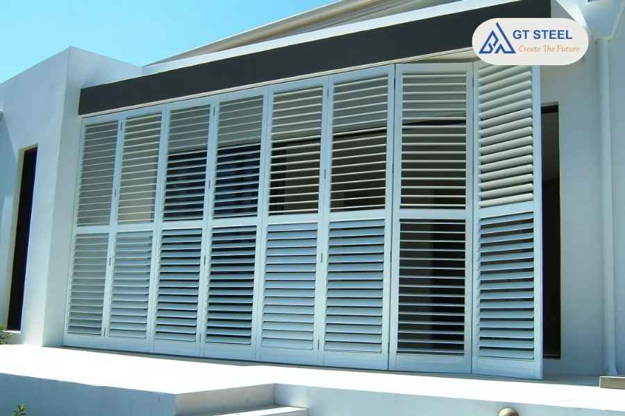 Ưu Điểm Vượt Trội Của Cửa Chớp Inox Gắn Tường